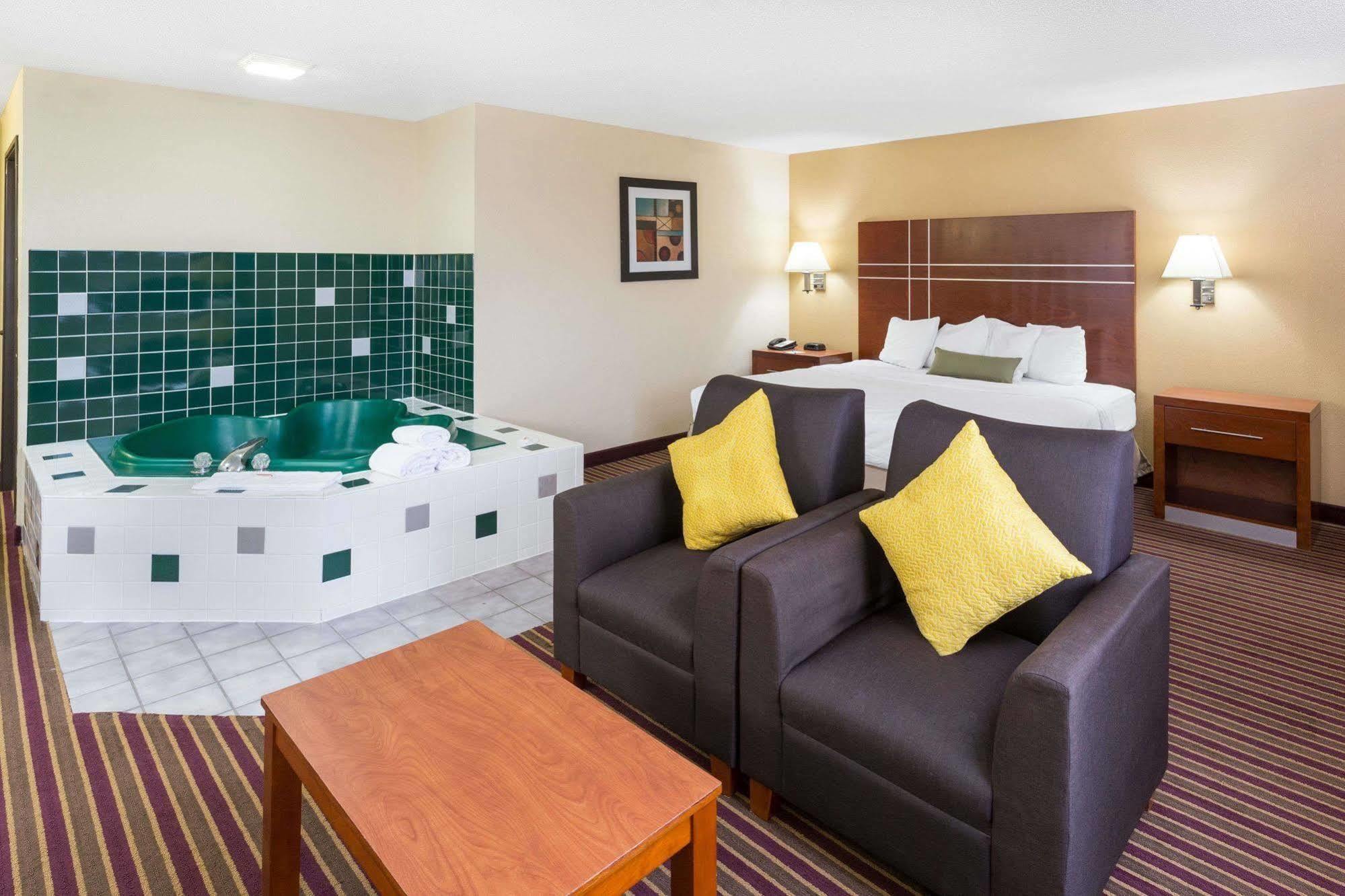 Baymont By Wyndham Bowling Green Buitenkant foto